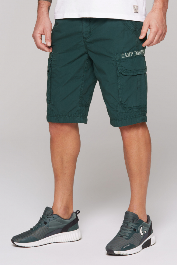 Cargo Shorts mit tonigen Tapes und Stickereien