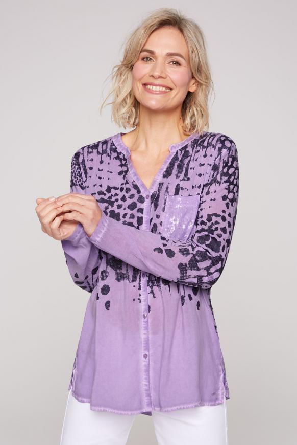 Bluse mit All Over Print und Pailletten-Tasche lavender sky