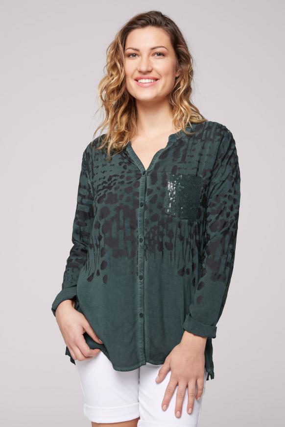 Bluse mit All Over Print und Pailletten-Tasche green leaf