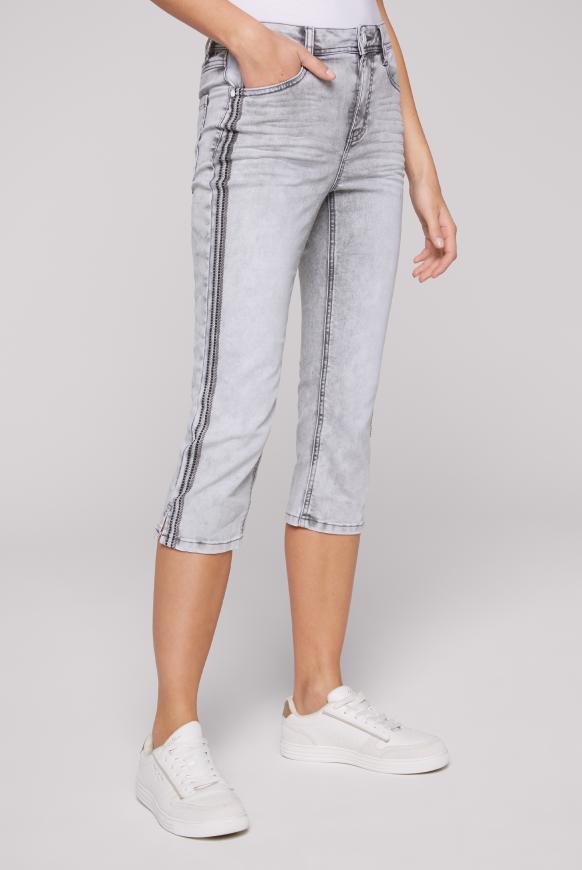 Capri Jeans NO:RA mit Stickereien an den Seiten cloudy grey
