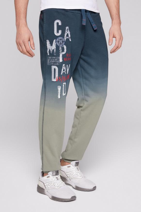 Jogginghose mit Artwork und Farbverlauf khaki / reef blue