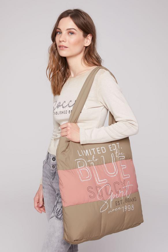 Puffer Bag mit Farbstreifen und Artwork chestnut