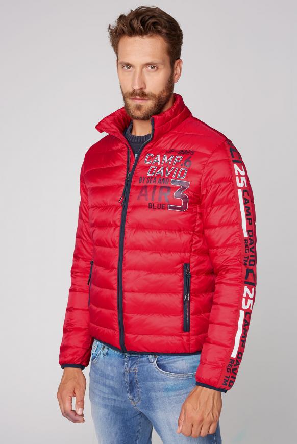Steppjacke mit Logo Tapes und Artworks mission red