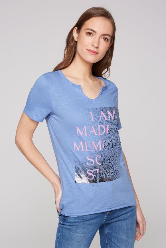 T-Shirt mit Used-Kanten und Artwork happy blue