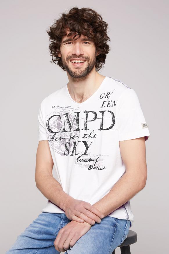 CAMP DAVID & SOCCX | T-Shirt mit V-Ausschnitt und Used Prints opticwhite