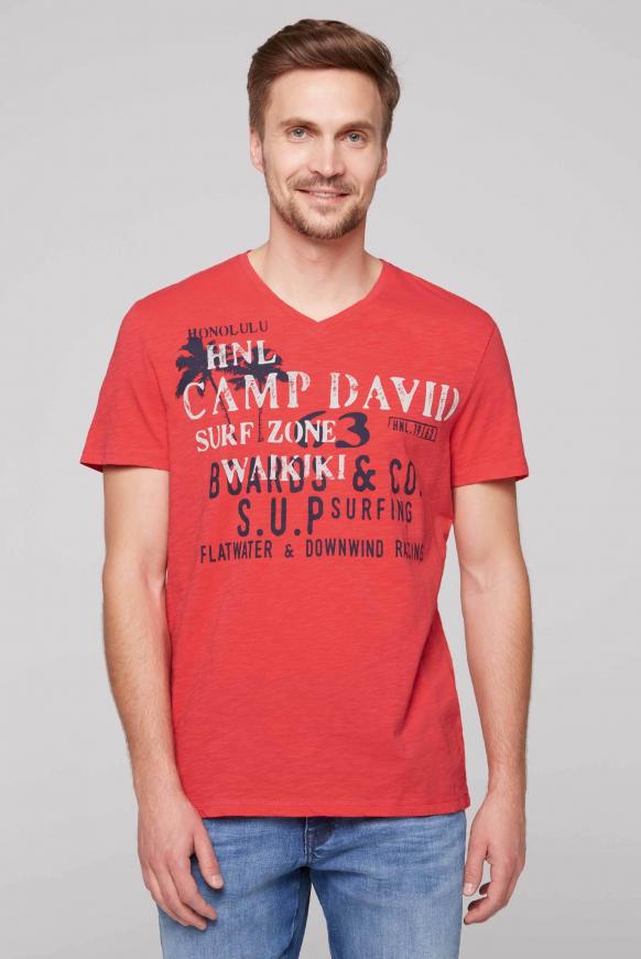 T-Shirt mit V-Neck und Print Artwork skipper red