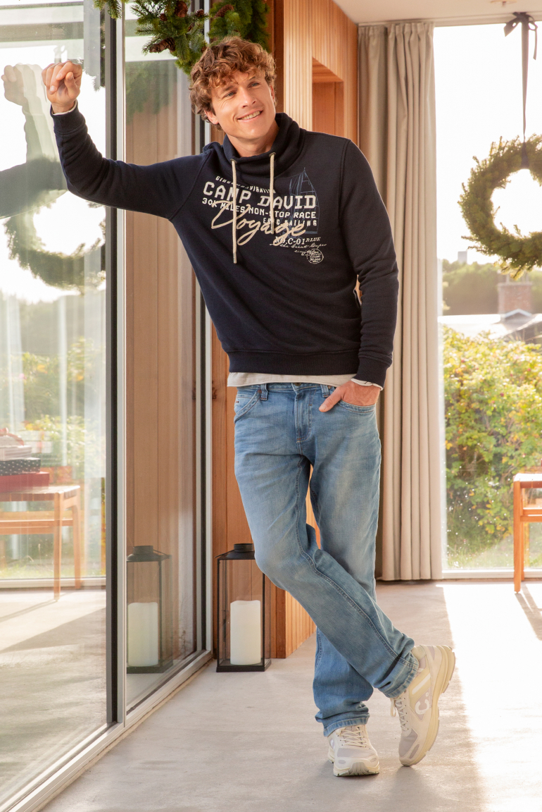 Sailing The World Look3