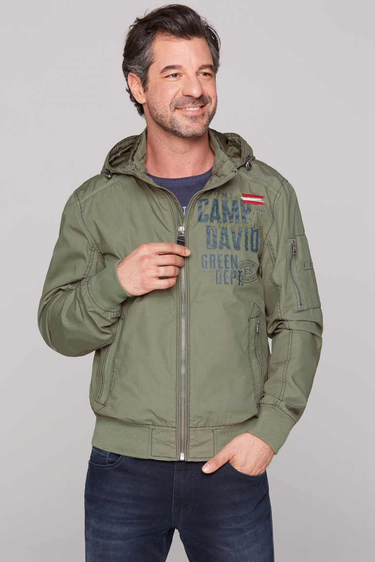 Stone Washed Blouson mit Kapuze und Artworks sage green
