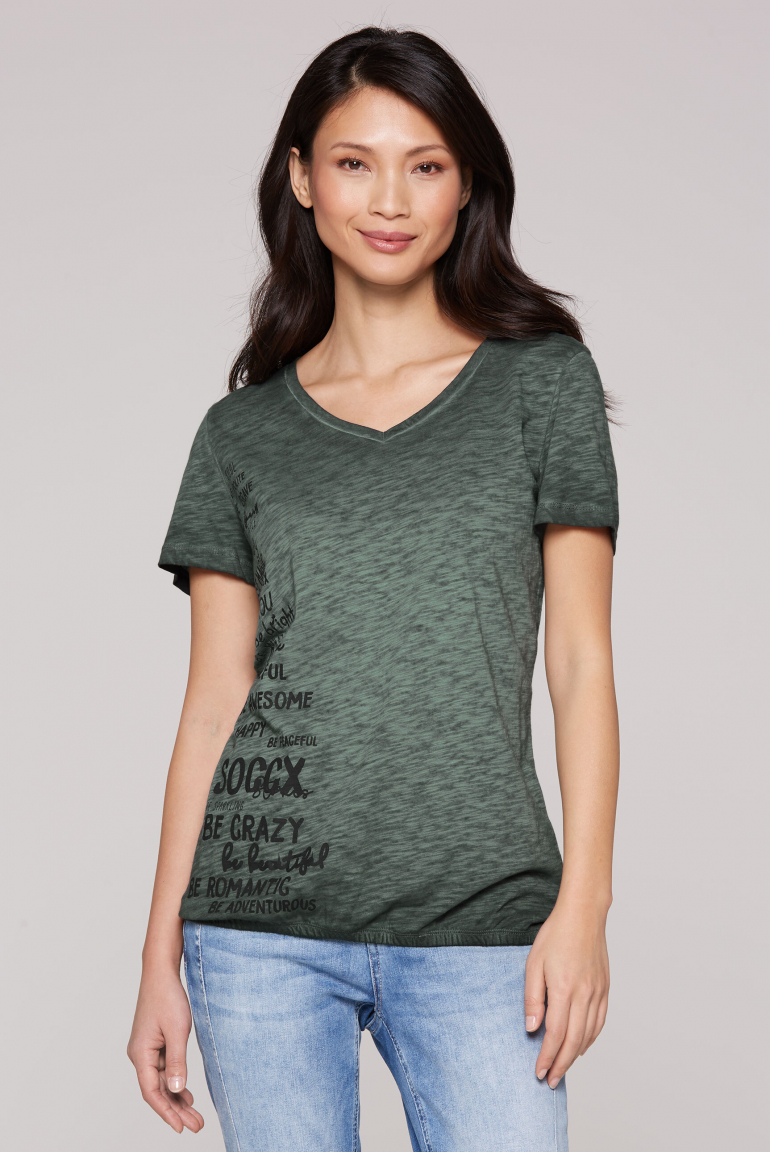 T-Shirt mit Gummizugsaum und Label Print green shadow