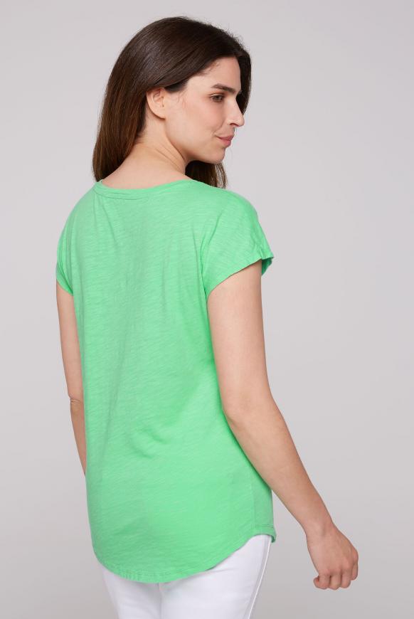Ärmelloses Shirt mit V-Ausschnitt und Artwork regatta green