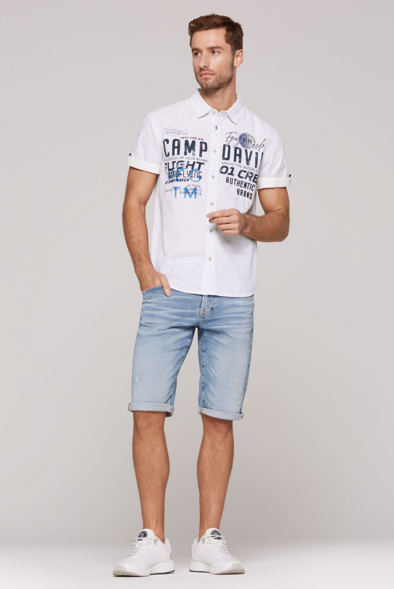 Kurzarm-Streifenhemd mit Label-Stickereien
