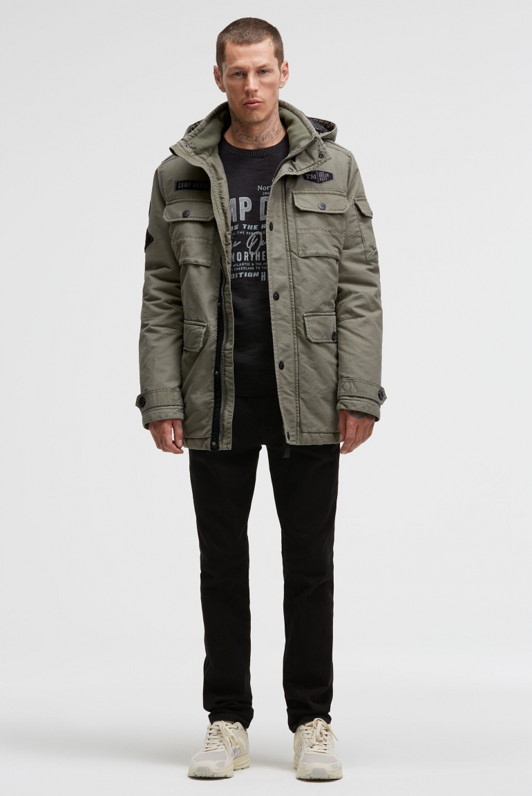 Wattierte Fieldjacket mit Klappentaschen und Kapuze