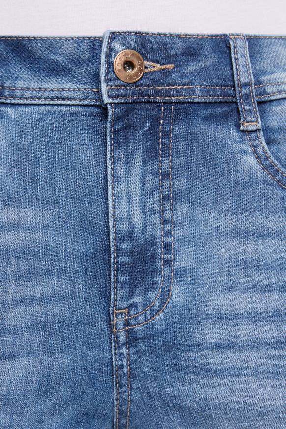 Capri Jeans NO:RA mit Stickereien an den Seiten