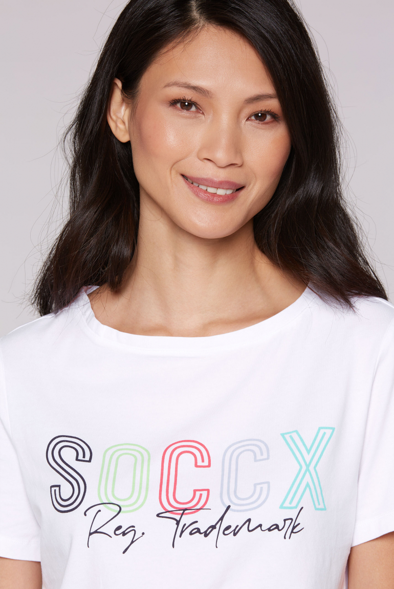 Basic T-Shirt mit U-Boot-Ausschnitt und Logo