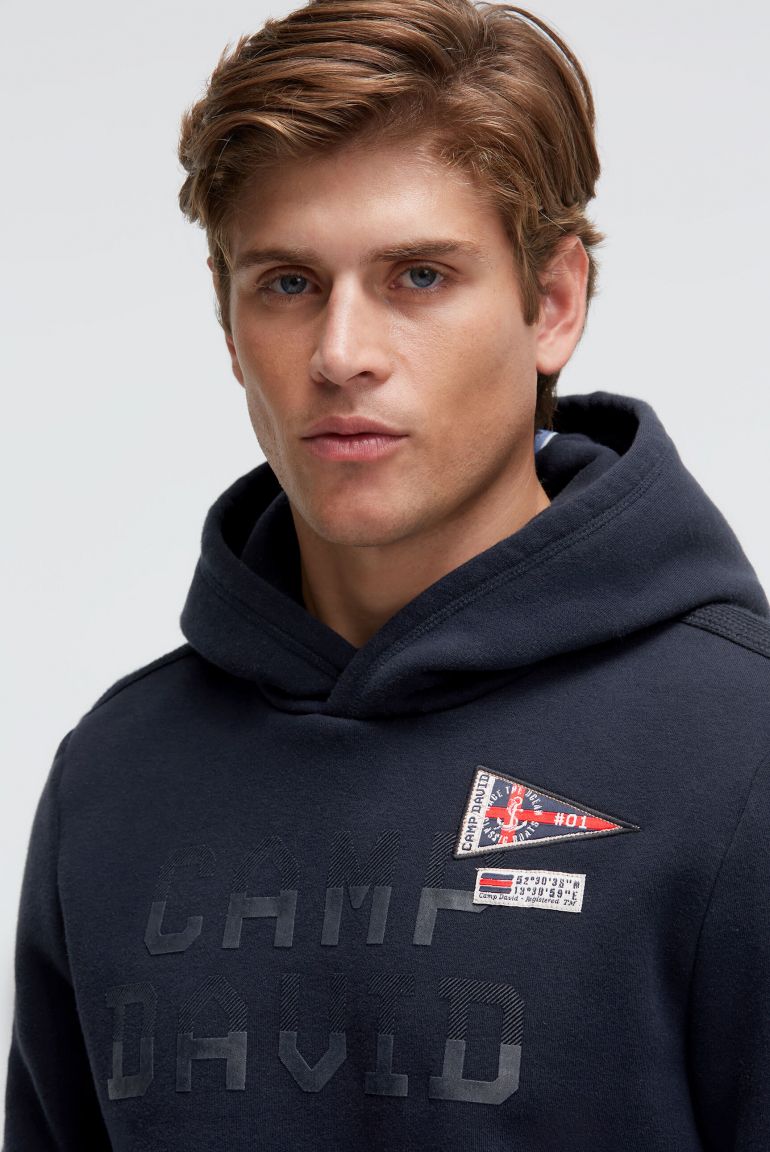 Hoodie mit Rubber Print und Tapes