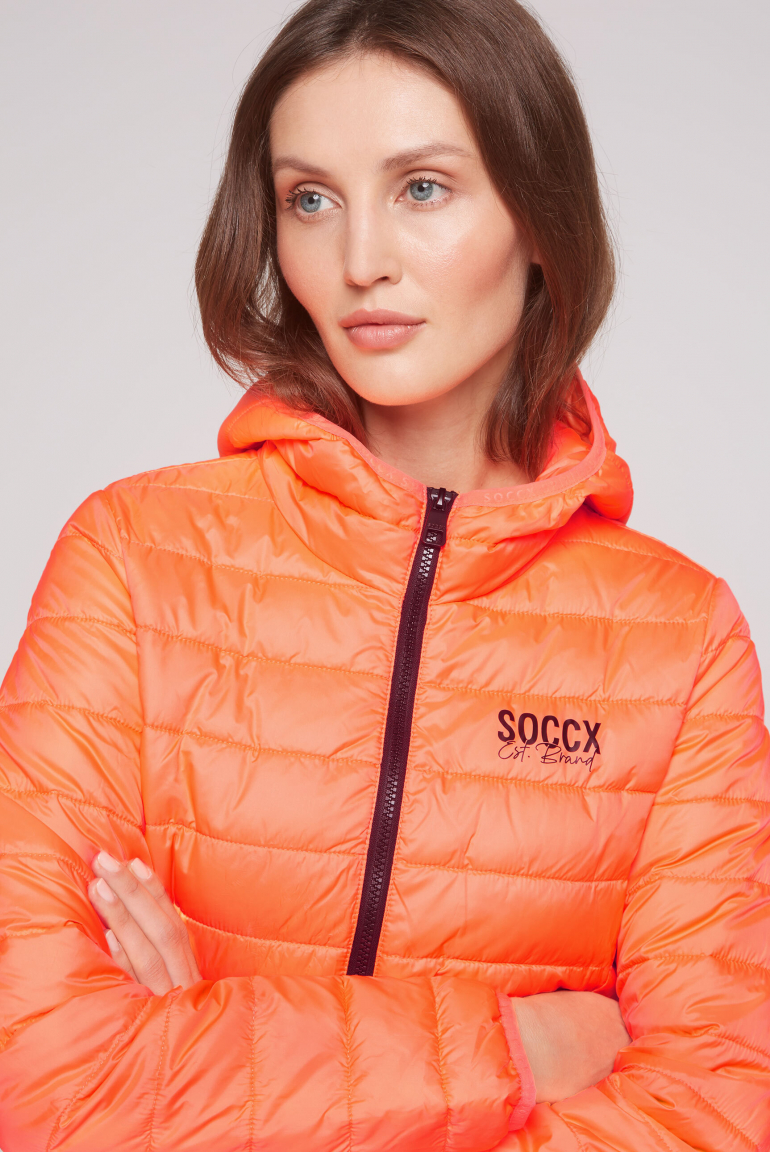 Leichte Steppjacke mit Kapuze