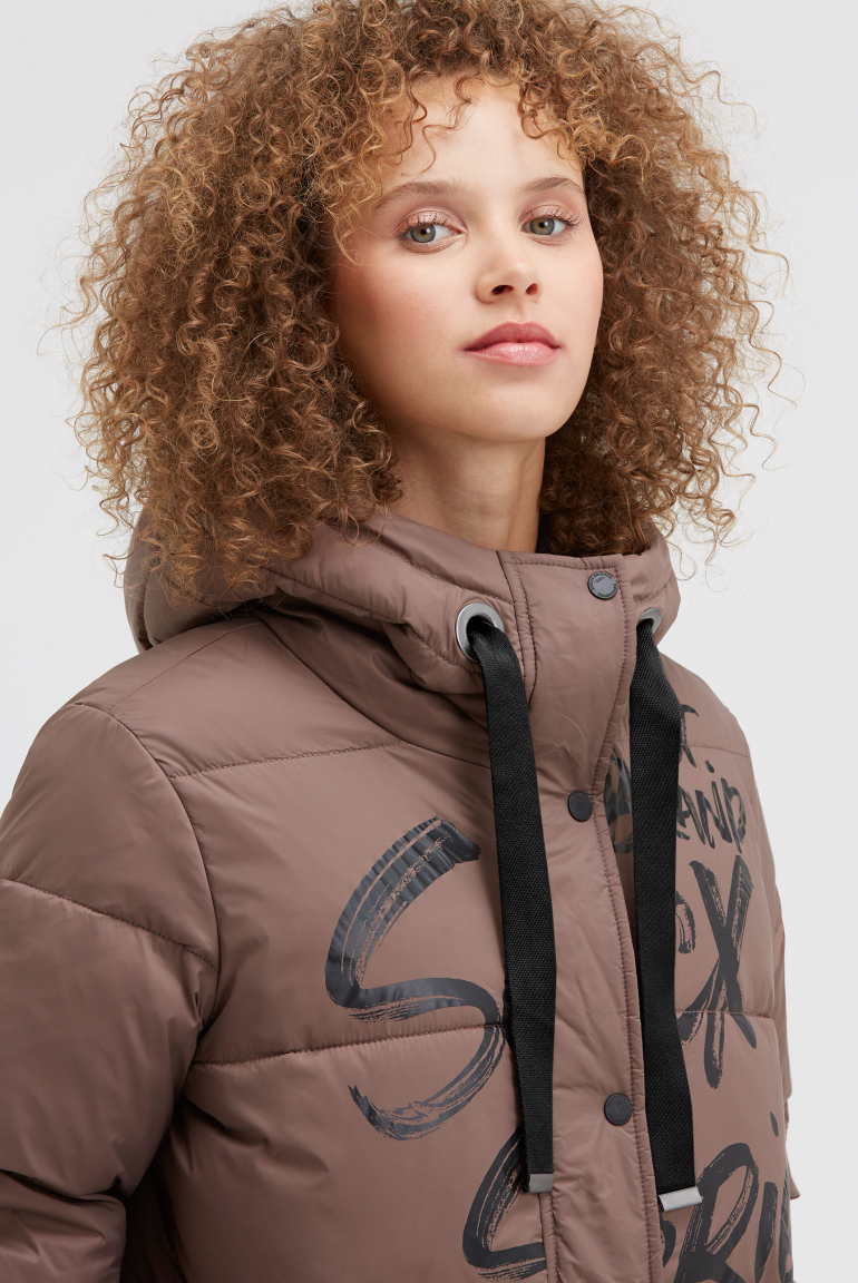 Steppmantel mit Kapuze und Logo Prints