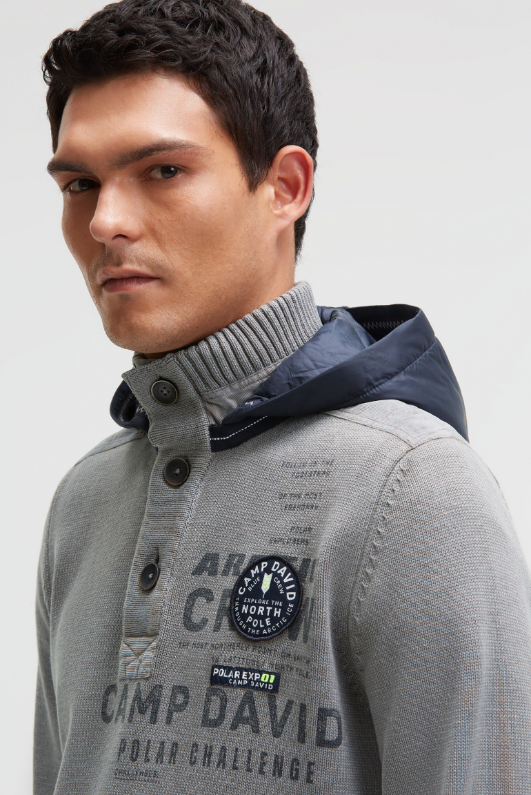 Troyer-Pullover mit abnehmbarer Kontrastkapuze