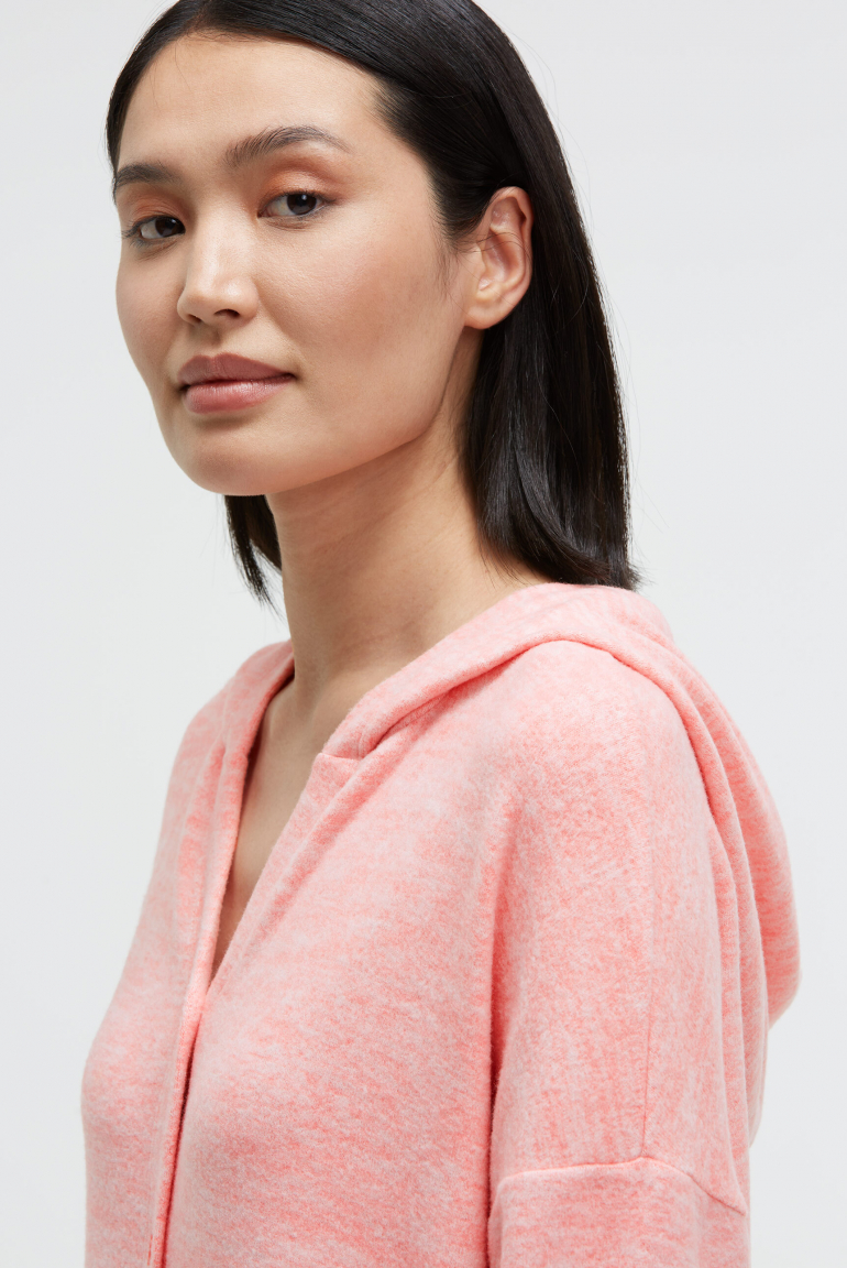 Kapuzenstrickjacke aus Flauschstrick mit Rücken-Print