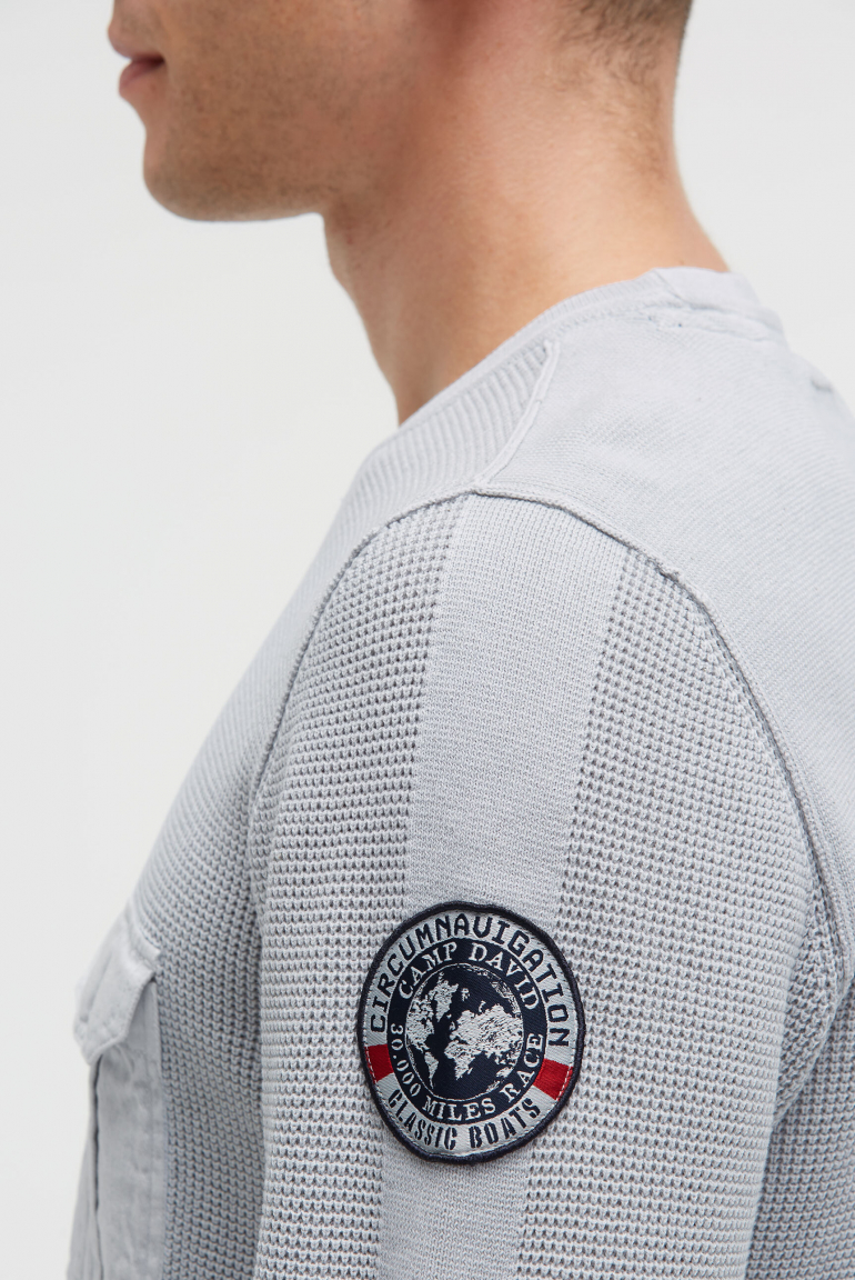 Pullover mit Strickmuster und Brusttasche