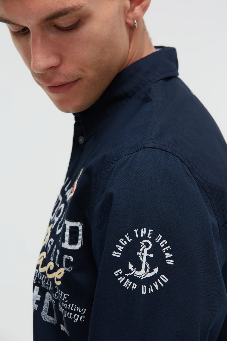 Strukturiertes Langarmhemd mit Logo-Applikationen