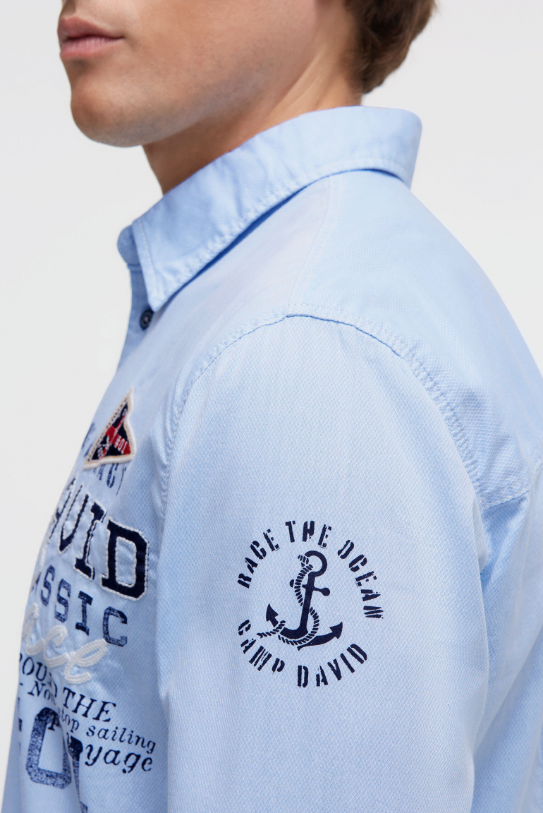 Strukturiertes Langarmhemd mit Logo-Applikationen