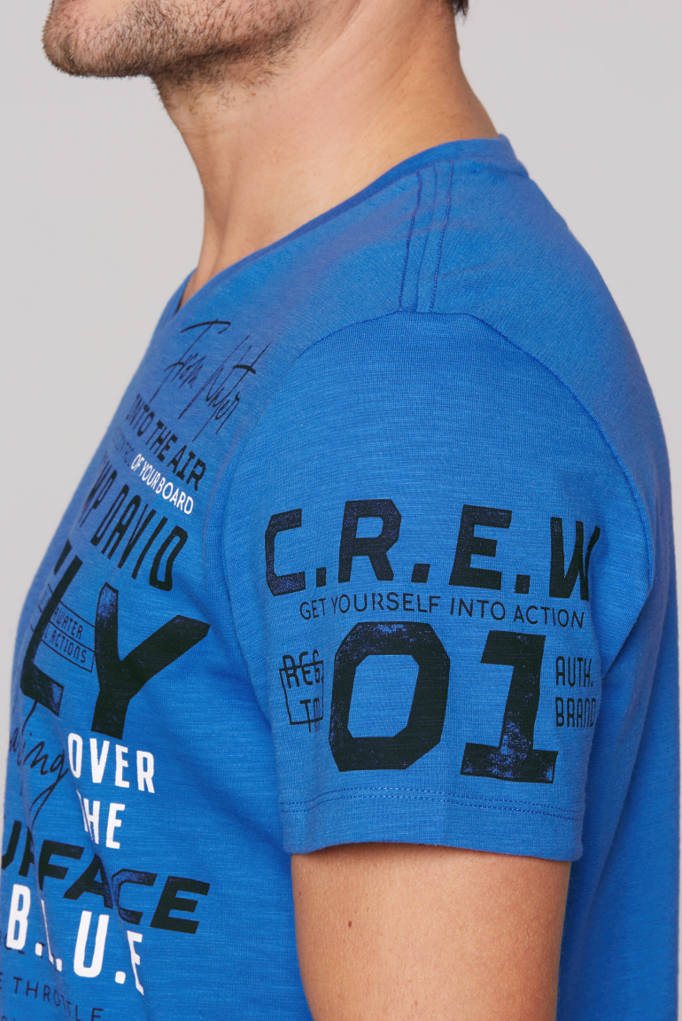 T-Shirt mit V-Neck und Label Prints