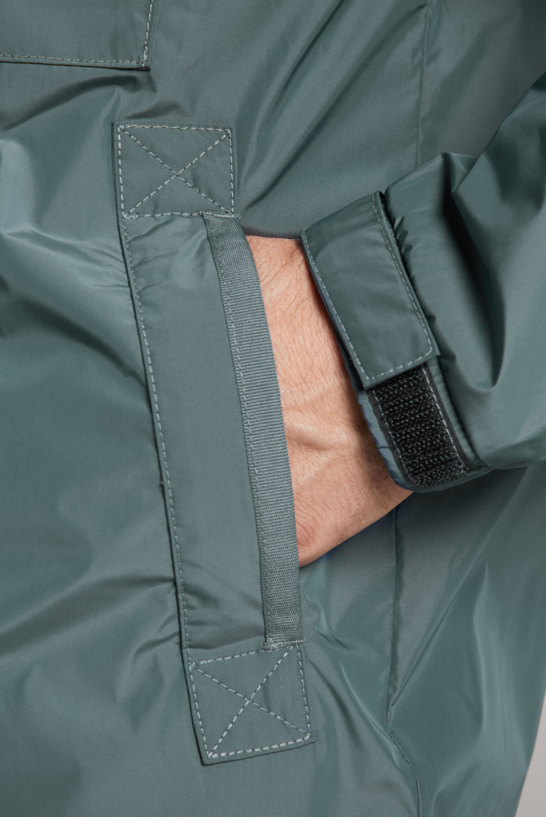 Windbreaker-Jacke mit Kapuze und Rückenprint