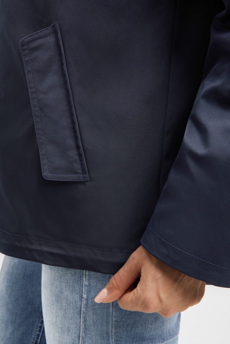 Kurzjacke mit Kapuze und Artworks