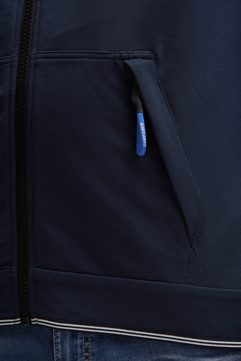 Leichte Sweatjacke mit Label Prints