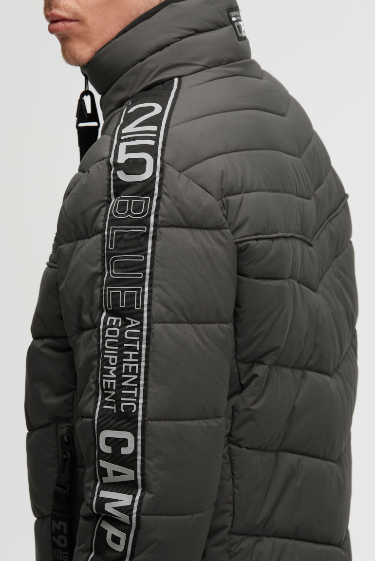 Steppblouson mit Doppelkragen und Logo-Tapes