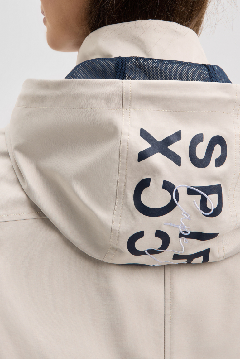 Kurzjacke mit Kapuze und Artworks