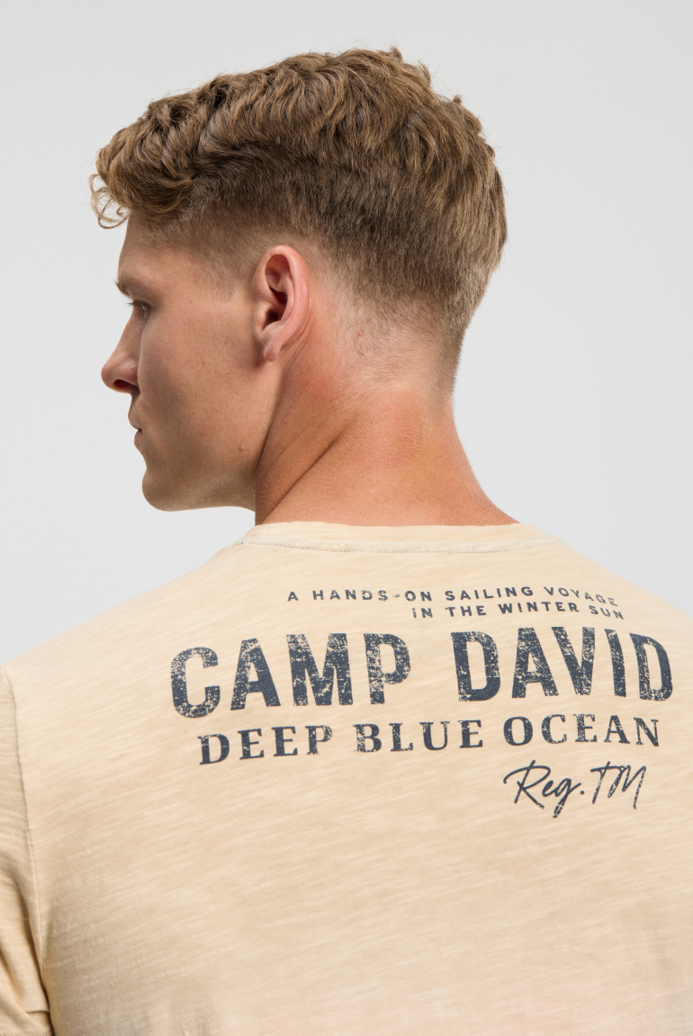 T-Shirt Dip Dye mit Wording Prints