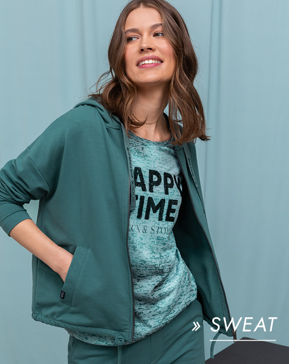 Model in Sweatshirtjacke
